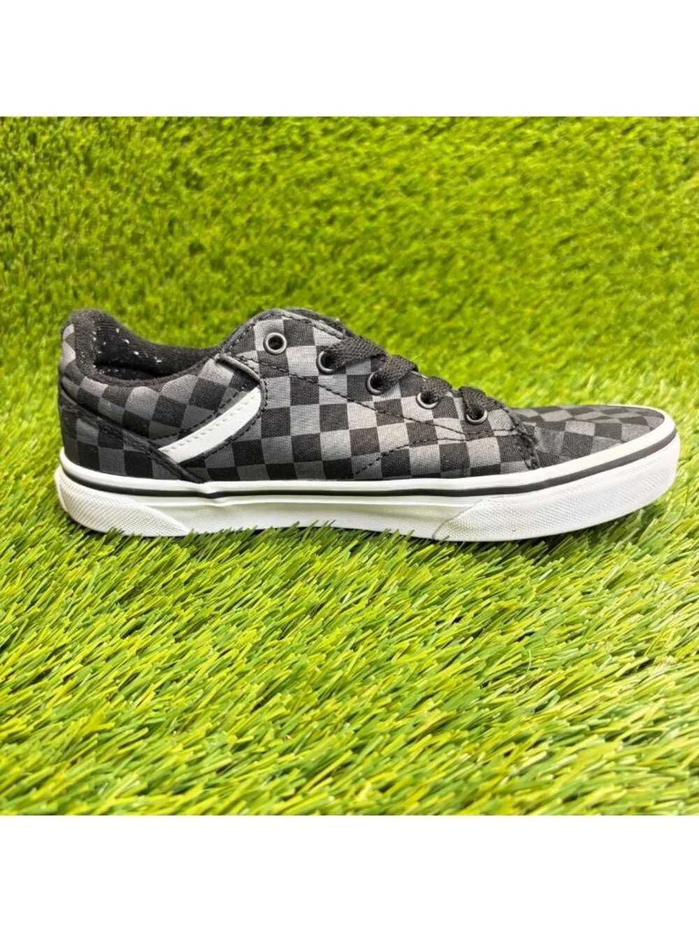 Vans Seldan Low Boys Size 3Y Black Gray Gum Athletic Skateboard Shoes Sneakers